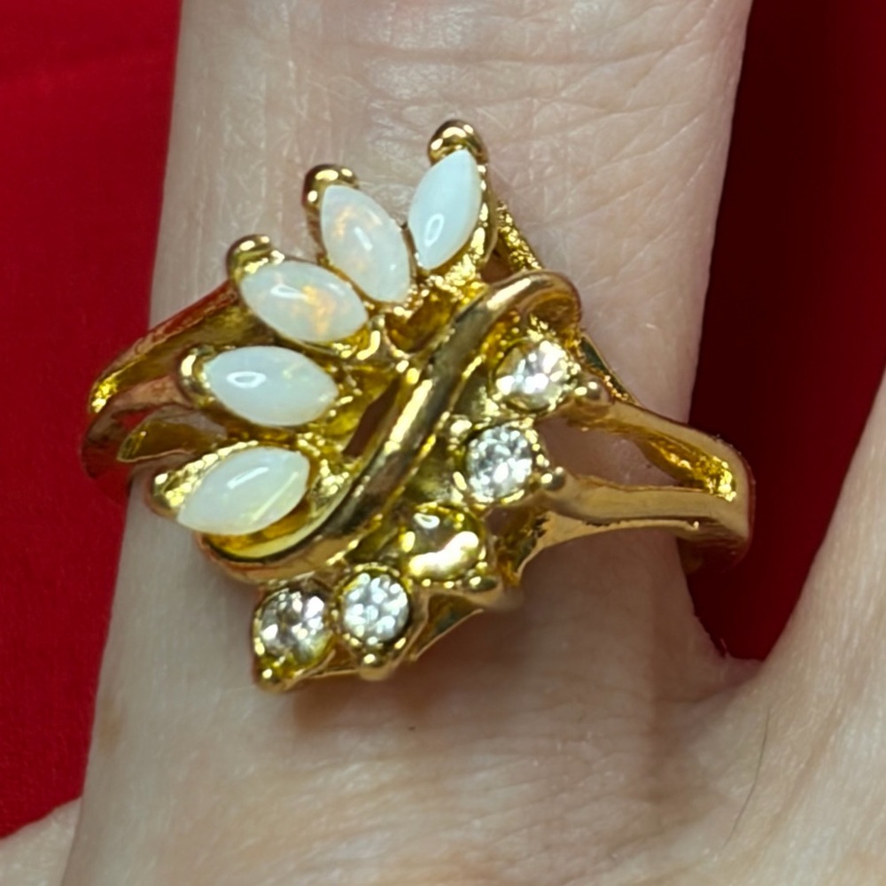 Cocktail Ring Size 6.75 Vintage Faux Opal Clear Rhinestone Gold Tone